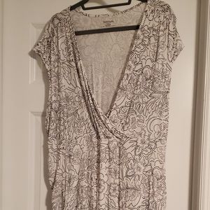 Soft & Stretchy black & white Maternity 3x shirt